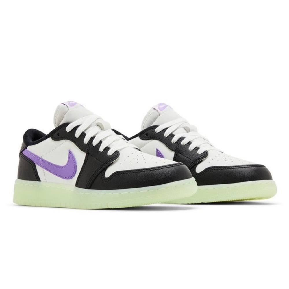 Jordan 1 retro og low
Gs ‘black raspberry ‘
Brand new - Picture 11 of 15